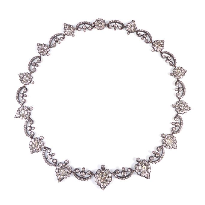 Diamond shaped cluster necklace | MasterArt
